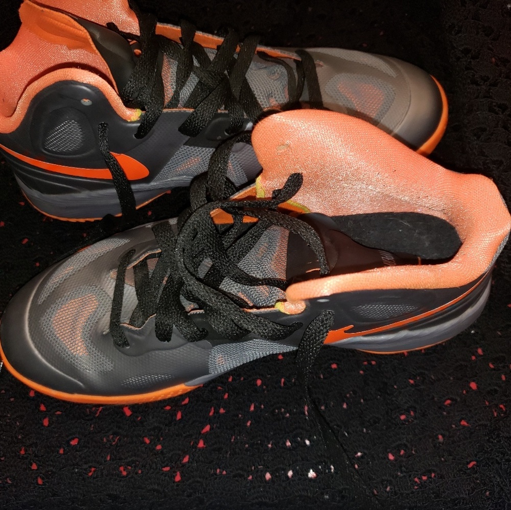 Nike size 5 youth boys